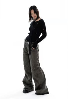 Y2k Clothes Reference, Body Poses Reference Photography, Y2k Black Pants For Alternative Fashion, Y2k High Waist Pants For Alternative Fashion, Grunge Harajuku Fashion, Y2k Pose Reference, Lazy Pose Reference, Cool Pose Reference Male, Grunge Pose