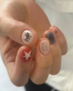 Short Natural Nail Art Designs, Fun Manicure Ideas For Short Nails, Shirt Gel Nail Designs, Nail Ideas Gel Short, Gel Nail Aesthetic, Minimal Gel Nails, Nail Art For Small Nails, Iu Nails