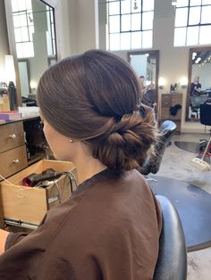 Bridal Updo For Round Face, Hairstyle For High Neck Dress, Getting Ready, Vintage Hairstyles Tutorial, Hairstyle Examples, Wedding Hair Up, Hair Up Styles, Long Layered Hair, Curly Hair Tips