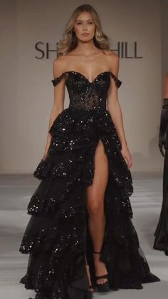 B Darlin Dress Prom, Big Prom Dress, Trending Prom Dresses, Hoco Court, The Wedding Bliss, A Black Wedding, Hoco 2024, Hoco Inspo, Prom Dress Inspo