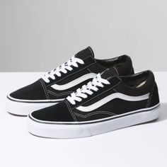 Vans Old Skool Shoes Black/White Vans Vintage, Cute Vans, Old Skool Platform, Tenis Vans, Old Skool Black, Vans Store, Dr Shoes, Popular Shoes, Swag Shoes