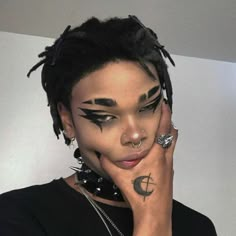 Alt Liner Makeup, Goth Liner Makeup, Thick Winged Eyeliner Goth, Dark Ren Faire Makeup, Punk Eyebrows, Black Graphic Liner Ideas, Alt Eyeliner Ideas, Egirl Eyeliner Styles, Eyeliner Ideas Alt