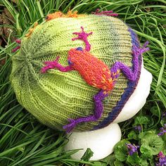 A beanie in three sizes featuring a grass pattern with frogs jumping through. The beanie is knitted in the round, and the frogs are knitted separately and sewn onto the hat. Instructions are given for a small and large frog. Make as many of either size as you want for your beanie. The small frog is a good fit for the 18” beanie. Frogs Jumping, Dinosaur Hat, Beanie Knitting, Grass Pattern, Knitted Hats Kids, Hat Knitting Pattern, Fox Ears, Hat Knitting, Crochet Socks