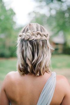 30 Bridesmaid Hairstyles Your Friends Will Actually Love Unique Wedding Hairstyles, Simple Wedding Hairstyles, Wedding Guest Hairstyles, Fishtail Braid, Short Braids, Peinados Fáciles Para Cabello Corto, Short Wedding Hair, Penteado Cabelo Curto, Bridesmaid Hairstyles