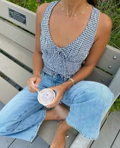 Babydoll Top Outfit, Clean Girl Aesthetic Summer, Chic Outfit Casual, Viviane Audi, Outfit Europe, Clean Girl Outfit, Fashion Mistakes, Looks Style