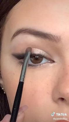 Eyeliner Tutorial Eyeshadow, Eyeliner Tutorial With Eyeshadow, Eyeliner With Eyeshadow Tutorials, Eyeshadow Eyeliner Tutorial, Eyeshadow Eyeliner Looks, Eyeliner With Eyeshadow, Teknik Makeup, Bentuk Alis