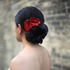 Low Chignon, Side Hairstyles, Wedding Hair Flowers, Popular Hairstyles, Floral Hair, In Spanish