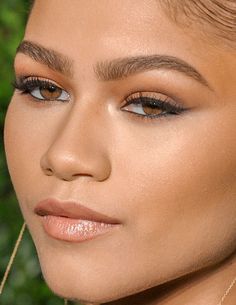 zendaya Wedding Makeup Natural, Boho Makeup, Natural Makeup For Brown Eyes, Wedding Makeup For Brown Eyes, Makeup Tip