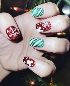 Disney Christmas Nail Designs, Disney Xmas Nails, Disney Christmas Nail Art, Disney Winter Nails