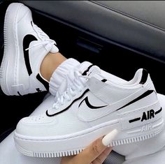 Sepatu Air Jordan, Shoes Wallpaper, Sneaker Nike, Nike Shoes Air Force, Trendy Shoes Sneakers, White Nike Shoes, Nike Fashion Shoes, Preppy Shoes, Jordan Shoes Girls