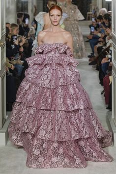 Valentino Spring 2019 Couture Collection - Vogue 8 Mars, Haute Couture Paris, Collection Couture, Festa Party, Vogue Australia