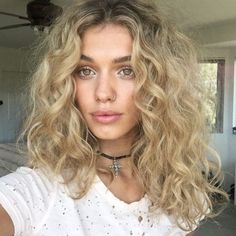 Loose Curl Perm, Loose Perm, Perm Curls, Haircuts For Frizzy Hair, Bright Hair Colors, Blonde Curls, Braids Hair, Bright Hair, Bohol