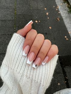 Nails With B Initials Acrylic, French Tip With Letter, January Nail Ideas 2025, Nails With Boyfriends Name, French Tip With Initial, Easy Acrylic Nails, Nail Initial, C Nails, January Nails