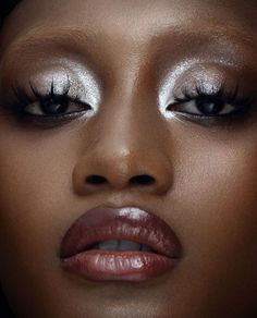 These '70s Inspired Makeup Looks Are Perfect For Party Season 70s Inspired Makeup, Silver Makeup, Drag Make-up, Kajal Eyeliner, Ethereal Makeup, Glam Hair