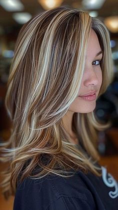 Blonde And White Highlights, Blonde Hair With Brown Highlights Chunky, Bright Highlights Brown Hair, Chunky Highlights Brown Hair, Chunky Blonde Highlights On Brown Hair, Brown Hair With Chunky Blonde Highlights, Light Brown Hair With Highlights Blonde, Chunky Caramel Highlights, Natural Blonde Highlights On Brown Hair