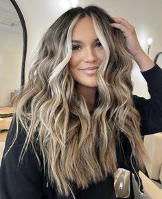 Color Block Hair, Ombre Blond, Cute Hair Colors, Dark Hair With Highlights, 30 Under 30, Blonde Hair Inspiration, Mom Hairstyles, Hair Color And Cut, Hairdo For Long Hair