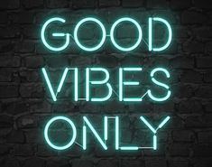 a neon sign that says good vibes only