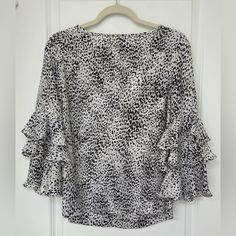 South Moon Under Abbeline Medium Women’s Animal Print Black White Blouse Ruffles Brand New - Beautiful Blouse To Pair With A Pair Of Jeans And A Fun Bag! *Please See All Pictures. Thank You So Much For Supporting My Small Business. A Percent Of All Of Our Sales Go To Support Animal Rescue!! (Www.Sweetmerciesrescueranch.Org) *Use The Blue Offer Button To Negotiate, All Offers Welcome And Appreciated! *More Items Will Be Posted Each Week, Please Come Shop Again. Smoke Free Home, No Fragrances Used Fitted Printed Blouse With Ruffle Sleeves, Printed Fitted Blouse With Ruffle Sleeves, Black White Blouse, Blue White Top, Chiffon Wrap, Womens Sleeveless Tops, Lace Top Long Sleeve, Black And White Blouse, Chiffon Long Sleeve