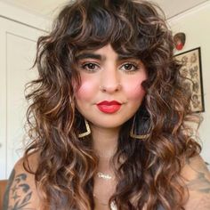 @deargoogly definitely gives us some hair inspiration with these gorgeous Curly layers with a fringe! Italy North, Curly Hair Fringe, Curly Shag, Curly Layers, Green Hair Dye, Thick Hair Cuts, Shag Hairstyles, Pretty Ppl, Curly Hair With Bangs