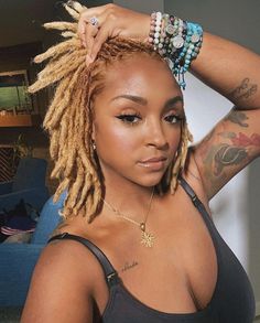 31 Feminine Dreadlocks HairStyles - Locs Concepts & Colours  #NHP31Flavors- #Colors #dreadlocks #female #Hairstyles #Ideas #Locking #locs #NHP31Flavors #products #tips Check more at https://howcandothis.com/hairstyleideas/31-feminine-dreadlocks-hairstyles-locs-concepts-colours-locking-tips-products-nhp31flavors/ Short Blonde Locs Black Women, Blonde Locks Black Women, Blonde Ombré Locs, Gold Locs Black Women, Blond Dreads Black Women, Blonde Locs Black Women Dark Skin, Blond Locs Black Women, Blonde Dreads Black Women