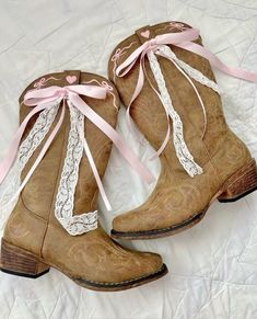 Cowgirl . . . . . . . . . #cowgirl #cowgirls #lanadelrey #coquette #goth #ethereal #explore #fashionblogger Western Coquette Aesthetic, Pink Cowboy Aesthetic, Goth Ethereal, Aesthetic Cowgirl Boots, Pink Cowgirl Outfit, Aesthetic Cowboy Boots, Cowgirl Boots Aesthetic, Traje Cowgirl, Country Pink