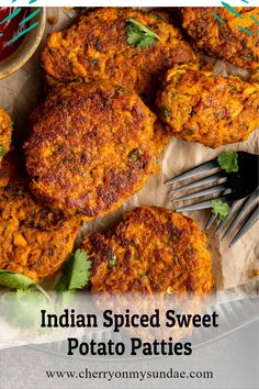 Spiced Sweet Potatoes, Crispy Cakes, Sweet Potato Dinner, Sweet Potato Patties, Potato Patties, Sweet Potato Cake, Potato Dinner, Sweet Potato Recipes, Indian Spices