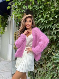 The stunning Pink oversized cardigan - a coveted addition to any fashion-forward woman's wardrobe. This beautiful and practical piece of knitwear is a true style statement.  With its cozy Mohair Fall jacket, this cardigan is especially beloved during the autumn-winter season. Not only does it provide exceptional warmth, but it also adds a touch of elegance and uniqueness to any outfit. This knit cardigan boasts an incredibly soft and cozy feel. Wrap yourself in the luxurious comfort of this extr Cottagecore Cardigan, Elegant Sleeves, Mohair Sweaters, Fall Cottagecore, Best Cardigans, Chic Sweater, Bridal Jacket, Plus Size Cardigans, Mohair Cardigan