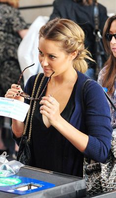 why is her hair always perfect 2nd Day Hairstyles, Lauren Conrad Hair, 2nd Day Hair, Day Hairstyles, Hair And Makeup Tips, Funky Hairstyles, Hair Essentials, Creative Hairstyles, Bad Hair Day