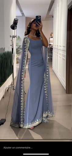 Dress With Cape Sleeves, Dress With Cape, Smink Inspiration, Elegant Dresses Classy, Glamour Dress, Prom Dress Inspiration, Party Wear Indian Dresses, Cape Sleeves