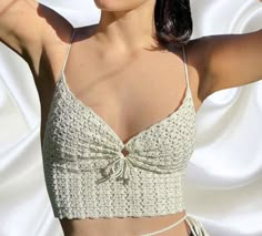 White Crochet Top Aesthetic, Aesthetic Crochet Crop Top, Fitted White Crochet Crop Top, Beige Fitted Crochet Crop Top, Summer Crochet V-neck Crop Top, Knit Top Patterns, Hippie Crochet