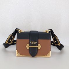 Material: Genuine leather Size: 20 x 14 x 9.5 cm Gold colored metallic pieces Brand box and dust bag included Prada Bags, Vuitton Bag, Branded Bags, Clutch Wallet, Hand Bags, Prada Bag, Size 20, Luxury Bags, Leather Bag