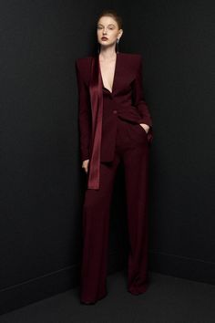 Classic Suit For Women, Blazer Outfits Classy, Tailored Suit Women, Japanese Crepe, Crepe Material, Mean Blvd, Looks Party, Mode Casual