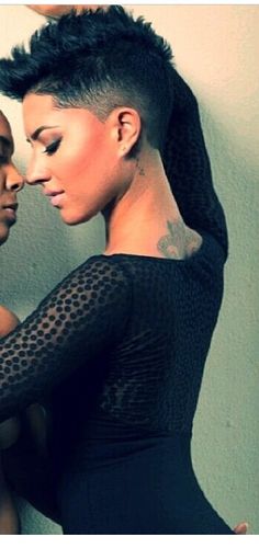 This cut though!!! Love this! Faux Hawk Haircut, Hawk Haircut, Pixie Mohawk, Haircut Design, Hair Styles Ideas, Haute Hair, Short Sassy Hair, Styles Ideas, Faux Hawk