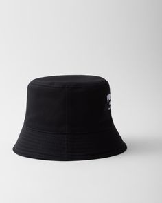 Find PRADA Drill Bucket Hat on Editorialist. Embroidered lettering logo Cotton lining Black Bucket Hat Outfit, Black Bucket Hats, Bucket Hat Outfit, Style Bucket Hat, Embroidered Lettering, Embroidered Bucket Hat, Bucket Hat White, Black Bucket Hat, Black Bucket