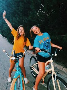 Best Friend Fotos, Bff Pics, Riding Bikes, Best Friend Photography, Best Friend Photoshoot, Bff Photoshoot, Best Friend Photos, Cute Friend Pictures, Bff Goals