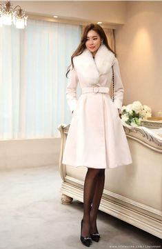 Fall Fashion Coats, Spring Work Outfits, Korean Fashion Women, Nova York, White Coat, Fashion Attire, Girls Fashion Clothes