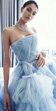 Blue Prom Gown, Blue Wedding Gowns, Dress Celebrity, Western Apparel, Strapless Prom Dresses, Turkish Women, Fashion Couture, Teenage Fashion, Tulle Gown