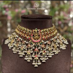 Layered Necklaces Gold Indian, Necklaces Gold Indian, Neck Pics, Layered Necklaces Gold, Saree Inspiration, Pretty Gold Necklaces, Bridal Jewelry Sets Brides