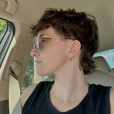 Short On The Sides Long On Top Women, Short Ish Hairstyles, Queer Mullet Short, Short Masc Haircuts For Round Faces, Masc Lesbian Haircut Short, Undercut Shag, Lesbian Mullet Haircut, Masc Lesbian Hair, Nonbinary Hair Short