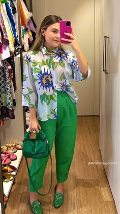 Chic Green Floral Print Pants, Green High-waisted Pants With Floral Print, Outfit Verde, Creative Outfits, Look Chic, Cafe