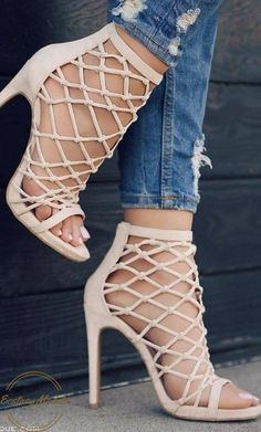 Daily Shoes, Style College, Cute Heels, Combat Boot, Pretty Shoes, Heel Shoes