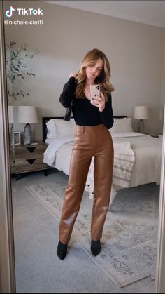 Brown Faux Leather Pants Outfit, Brown Jeans Outfit Women, Brown Leather Pant, Leather Jeans Outfit, Leather Brown Pants, Leather Pants Outfit Going Out, Brown Leather Pants Outfit, Leather Pants Outfit Night, Leather Pants Brown