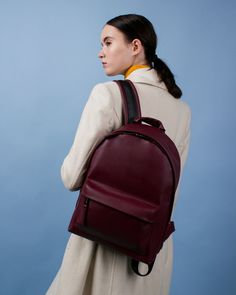 Bag Modeling, Idea Photoshoot, Bts Photoshoot, Indoor Photoshoot, Womens Work Bag, Fashionable Bags, Model Shoot, Trendy Backpacks