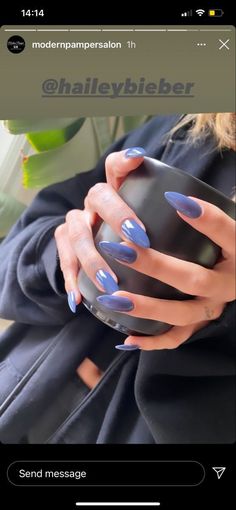 Hailey Bieber Nails Different Colours, Navy Hailey Bieber Nails, Hailey Bieber Green Nails, Celebrity Acrylic Nails, Celebrities Nails Trends, Hailey Bieber Blue Nails, Kendall Jenner Nails Manicures, Kyle Nails, Hailey Baldwin Nails