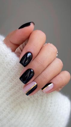 Get ready for the season with 20+ Fall Nails You Will Love This Year! Embrace cozy vibes with Pumpkin Nails and stunning Shellac Nails Fall Autumn looks. From Nails Summer to Fall transitions to trendy Hunter Green Fall Nails, you'll find the perfect inspiration here. Try out Pumpkin Spice Nail Designs, Red Fall Nails Ideas, and Brown With Chrome Nails for a chic touch. Don't miss Nail Art Designs Fall 2024 featuring Chestnut Nails and Autumn Nails Green and Orange. Explore New Nail Trends Fa... Fake Nails With Glue, Thanksgiving Nails, Stick On Nails