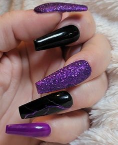 Glitter Dark Purple Nails, Purple Nails With Black Design, Dark Purple And Black Nail Designs, Dark Purple Glitter Nails Acrylic, Purple Nails For Halloween, Purple Black Nails Acrylic, Dark Purple Baddie Nails, Dark Purple Nails Coffin, Black Purple Nail Designs