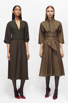 Tome Pre-Fall 2017 Collection Photos - Vogue Minimal Fashion Summer, Fall Fashion Trends Women, Minimal Outfit, Fashion Tights, Fall Fashion Trends, Autumn Fashion Women