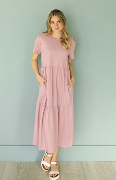 Modest Maternity Outfits, Maternity Outfits Plus Size, Cute Dresses For Church, Colors For Spring, Best Summer Dresses, Flowy Fabric, Loose Fitting Dresses, Fit Details, Shirt Fabric