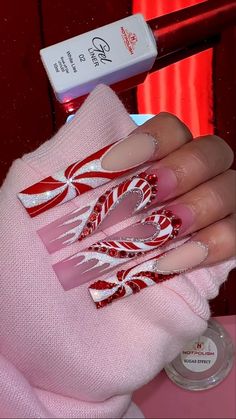 Christmas Nail Black Women, Long Christmas Nail Ideas, Long Simple Christmas Nails, Holiday Stiletto Nails Christmas, Nails Acrylic New Years Art Ideas, Christmas Xl Nails, Long Nail Designs Winter, Xl Long Acrylic Nails Christmas, Baddie Christmas Nails Long