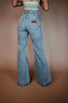 Final Sale ✨Wrangler Vintage Daytona Sky Flare – Wiseman’s Western Wrangler Vintage, Camila Morrone, Looks Country, Western Outfits Women, Bottom Jeans